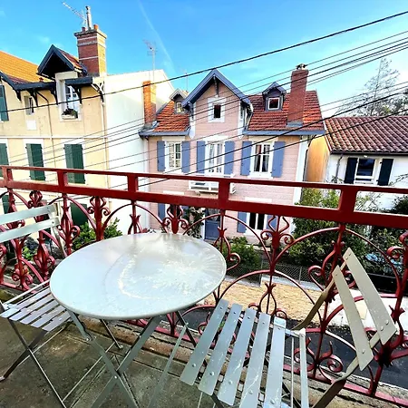 Elegant Cocon Avec Balcon A Deux Pas Des Vagues Apartment