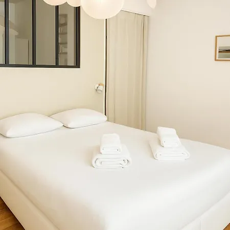 Elegant Cocon Avec Balcon A Deux Pas Des Vagues Apartment