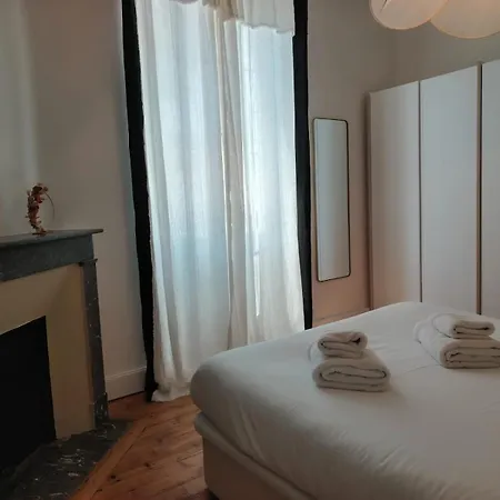 Elegant Cocon Avec Balcon A Deux Pas Des Vagues Appartement